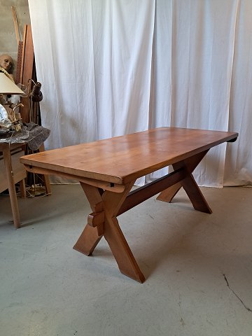 Spisebord Kr. 3200,-