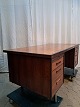Fritstående skrivebord Kr. 2600,-